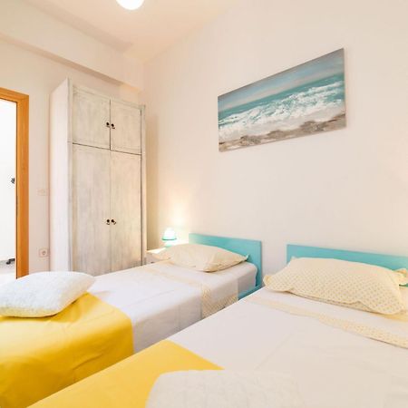 Seafront Villa With Furnished Sun Terrace, Close To The Beach Kaštela Eksteriør bilde