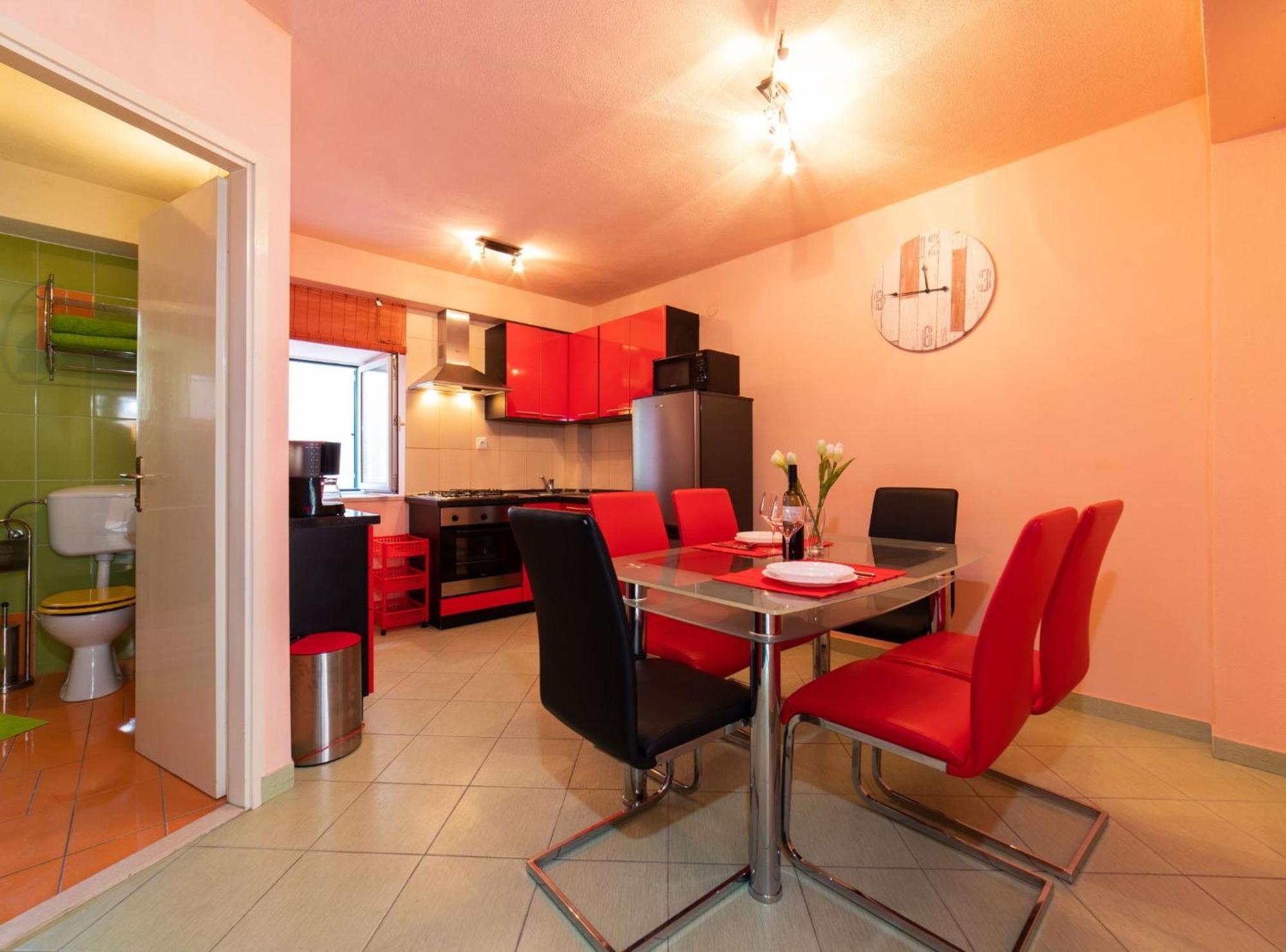 Seafront Villa With Furnished Sun Terrace, Close To The Beach Kaštela Eksteriør bilde