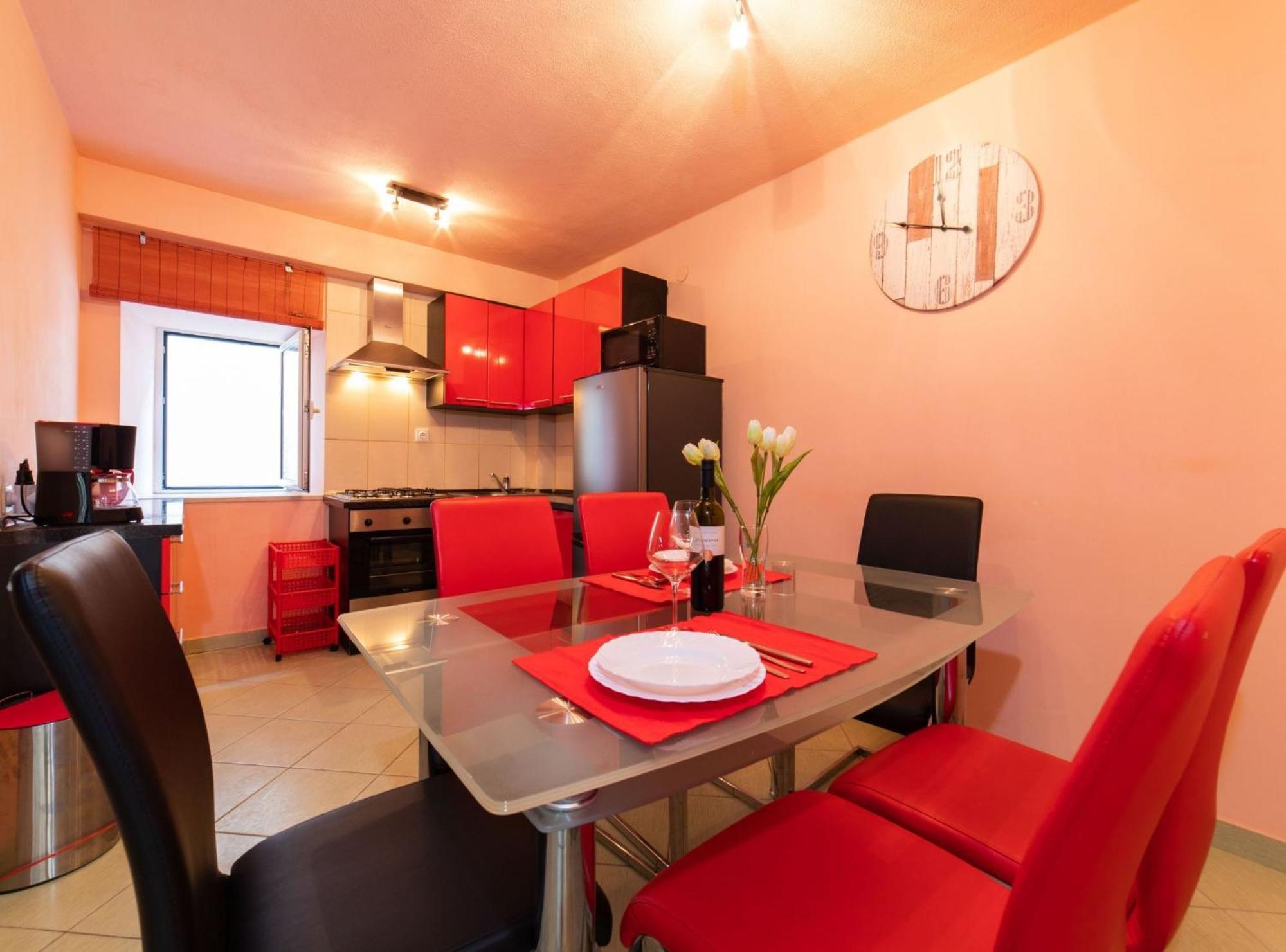 Seafront Villa With Furnished Sun Terrace, Close To The Beach Kaštela Eksteriør bilde