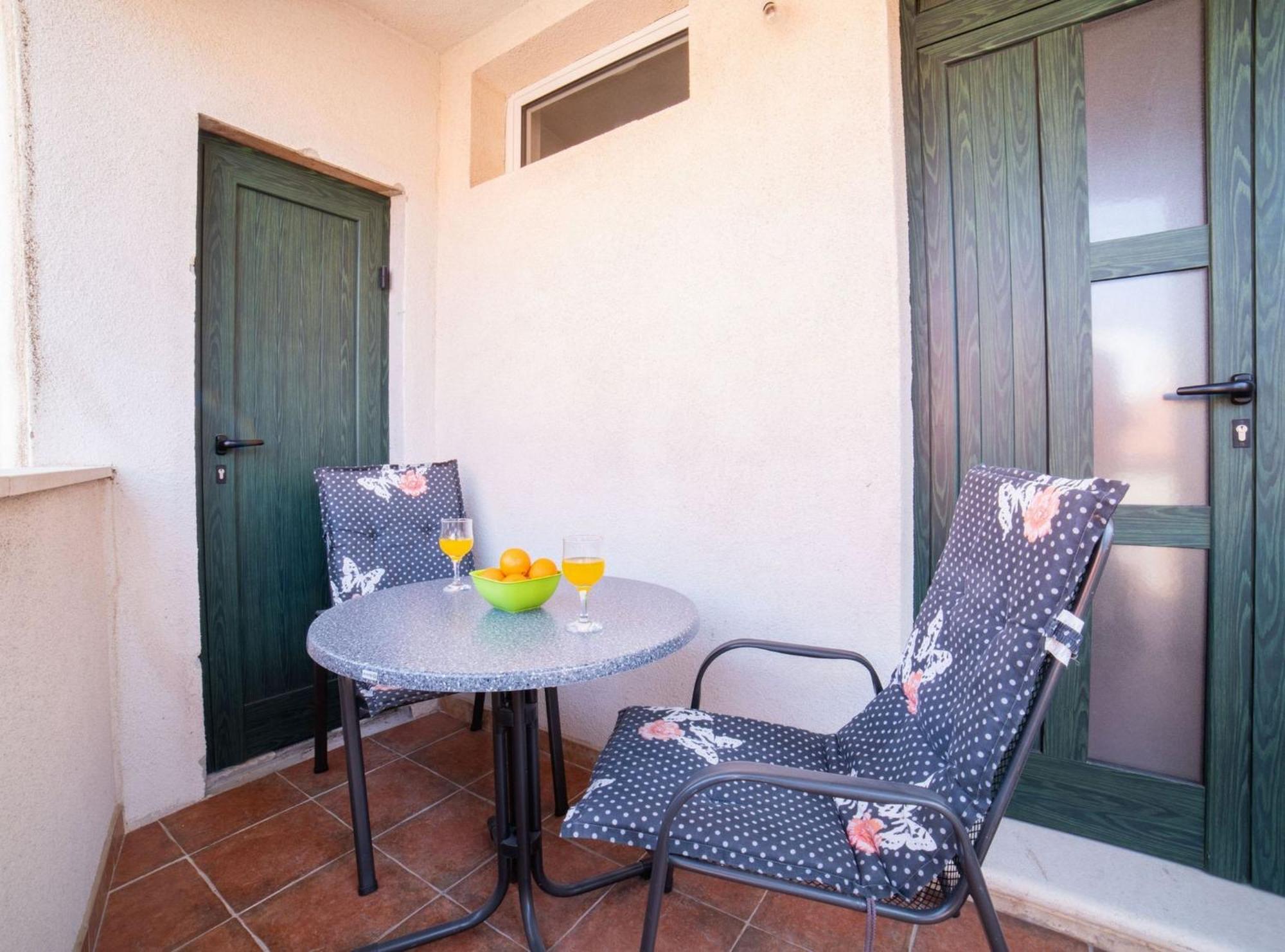 Seafront Villa With Furnished Sun Terrace, Close To The Beach Kaštela Eksteriør bilde