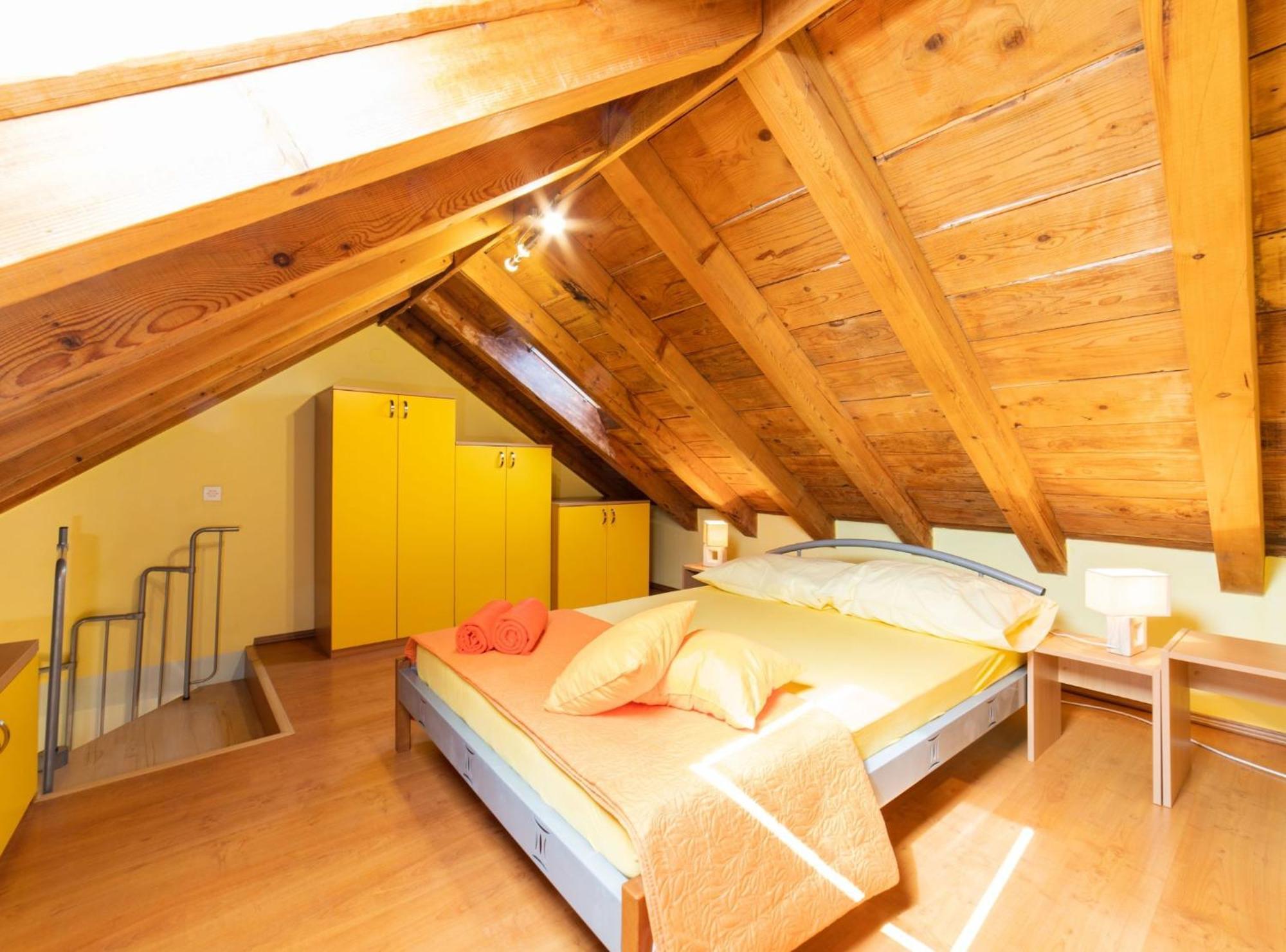 Seafront Villa With Furnished Sun Terrace, Close To The Beach Kaštela Eksteriør bilde