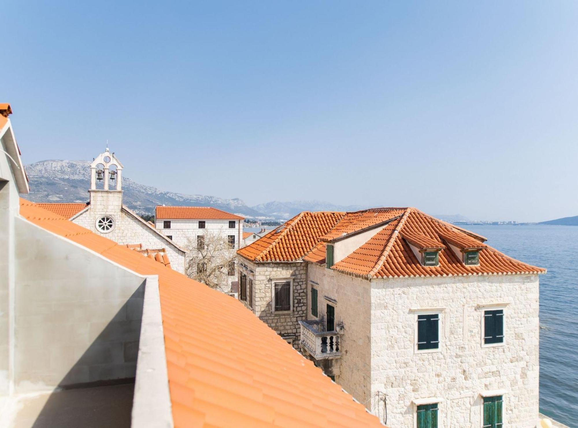 Seafront Villa With Furnished Sun Terrace, Close To The Beach Kaštela Eksteriør bilde